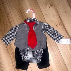 Carter’s brand NB 3 piece set